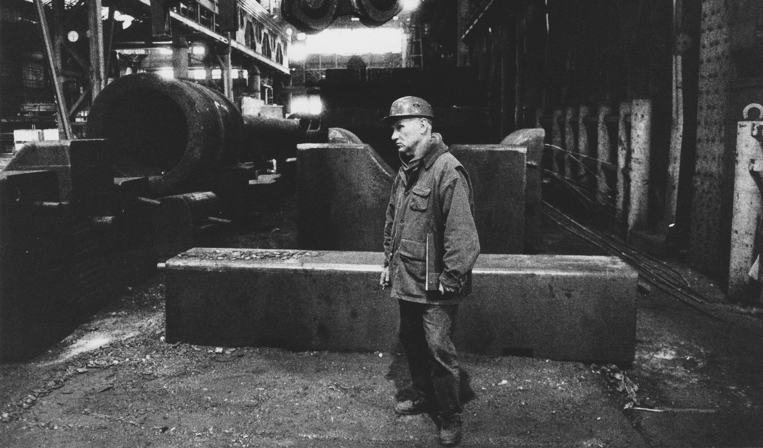 Richard Serra in 1992 at the Henrichshütte Hattingen Foundry in Germany, overseeing the forging of his sculpture titled Weight and Measure.